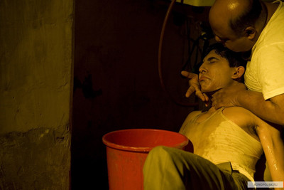 Xarobadan chiqqan millioner Hind film Uzbek tilida 2008 kino skachat - kadr 3